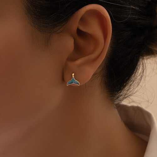 گوشواره طلا طرح دم وال میناکاری کد CE561