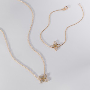 گردنبند طلا زنانه طرح گل چهار پر نگیندار کد CN417