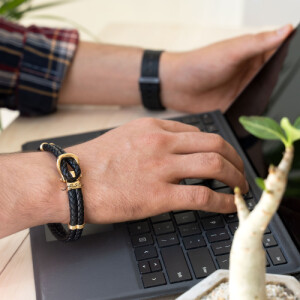 دستبند چرم با پلاک طلا کد MB149