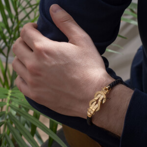 دستبند چرم مردانه با پلاک طلا طرح فرد کد MB152