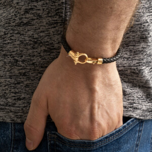 دستبند چرم مردانه با پلاک طلا طرح امگا کد MB153