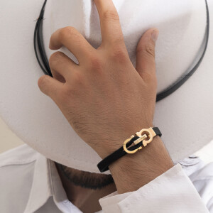 دستبند چرم مردانه با پلاک طلا طرح فراگامو کد MB174