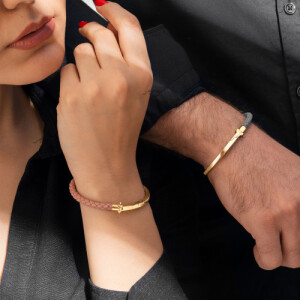 دستبند چرم زنانه با پلاک طلا طرح تیفانی کد XB624